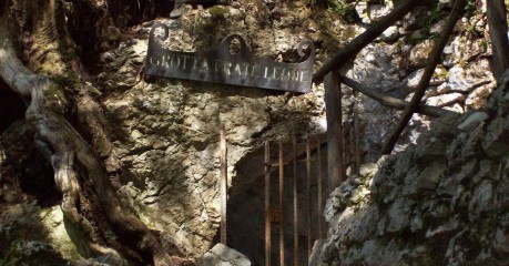 Eremo delle carceri - grotta Frate Leone