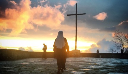 Living in chastity, poverty and obbedience