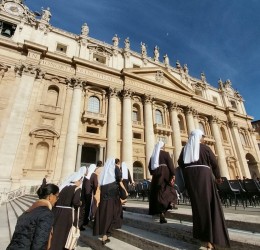 NOSOTRAS, LA IGLESIA CON EL PAPA FRANCISCO