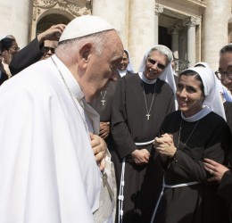 ¡SIEMPRE UNIDAS Y EN COMUNIÓN CON EL PAPA FRANCISCO!