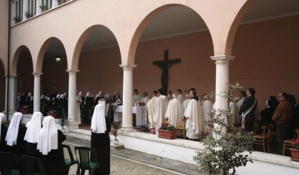 Solenne Concelebrazione di ringraziamento per la proclamazione della Venerabilità di Madre Seraﬁna Farolﬁ